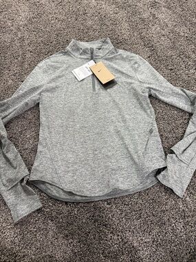 Nike Women’s swift dri fit uv Gray Quarter-Zip Pullover. NWT